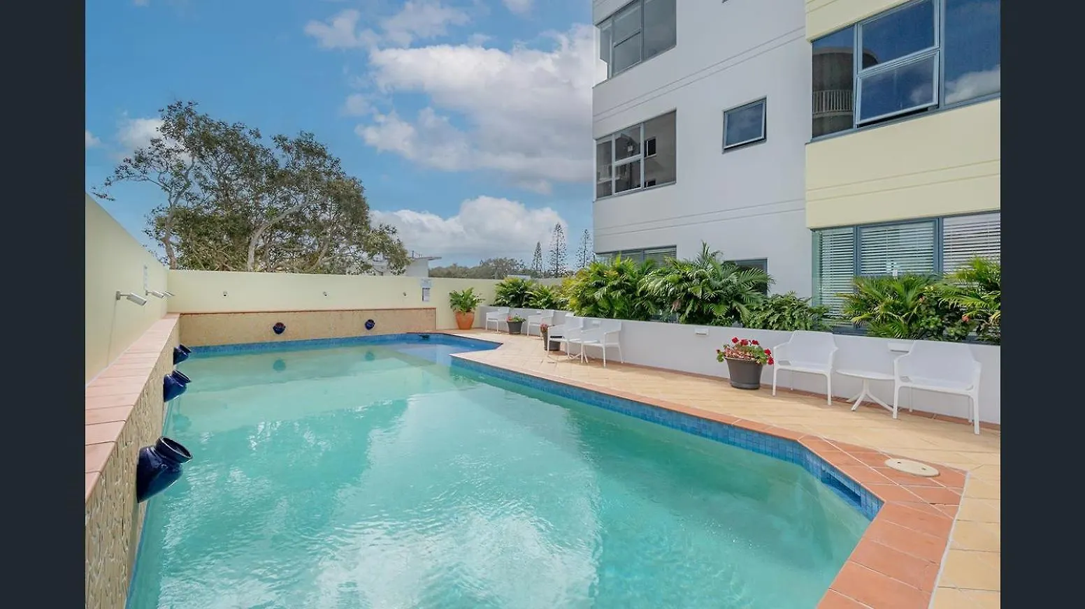 Sea Breeze At Mudjimba Beachside, Tennis Pool Australie