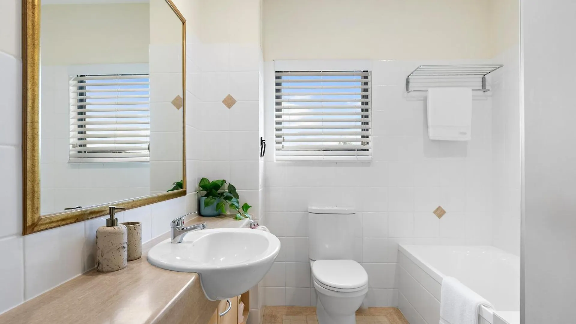 Sea Breeze At Mudjimba Beachside, Tennis Pool Appartement